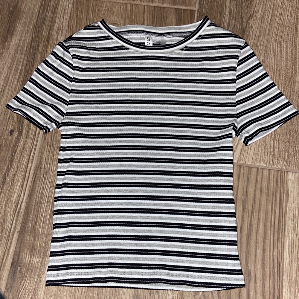 Slightly cropped striped tee